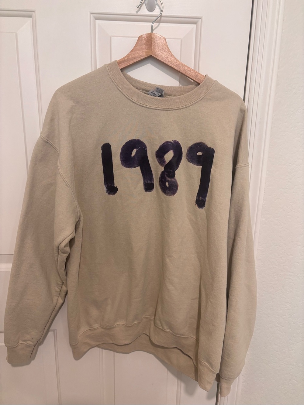 Taylor Swift 1989 Album Graphic Crewneck | Beige | Size L